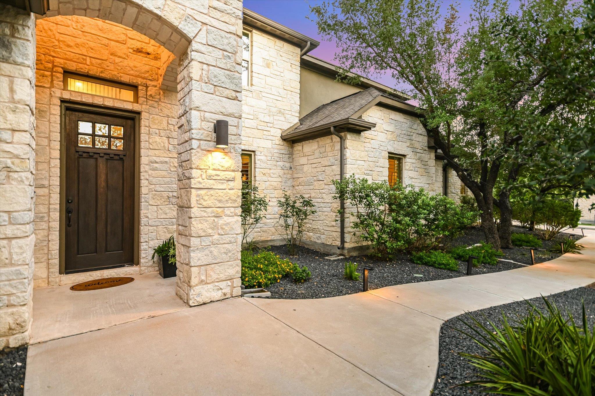 465 Lloyd LN