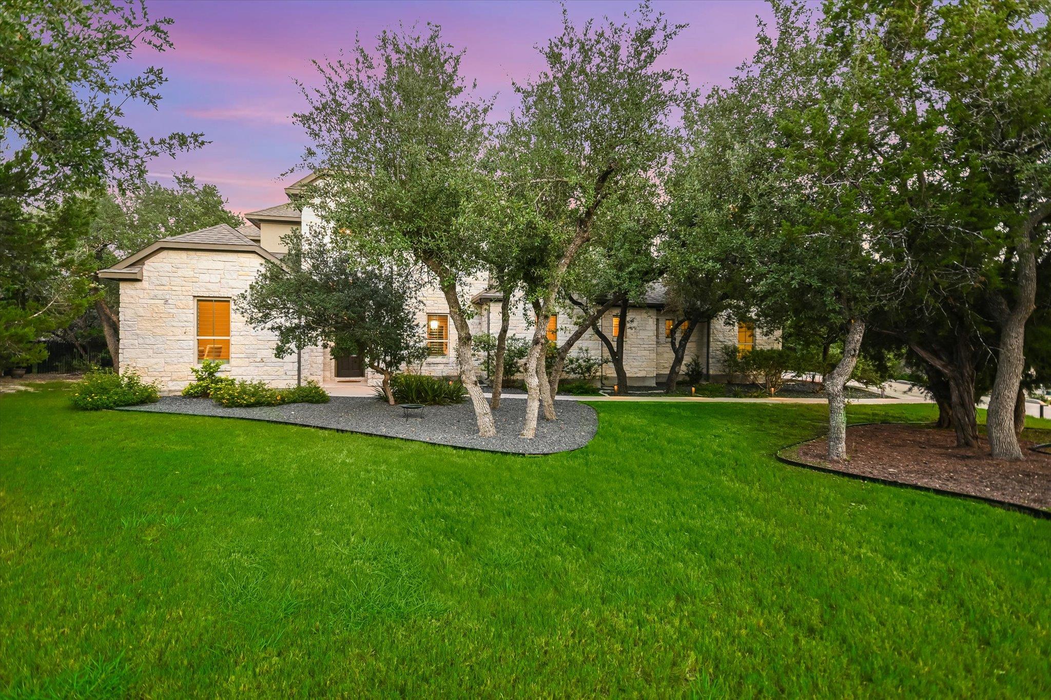 465 Lloyd LN