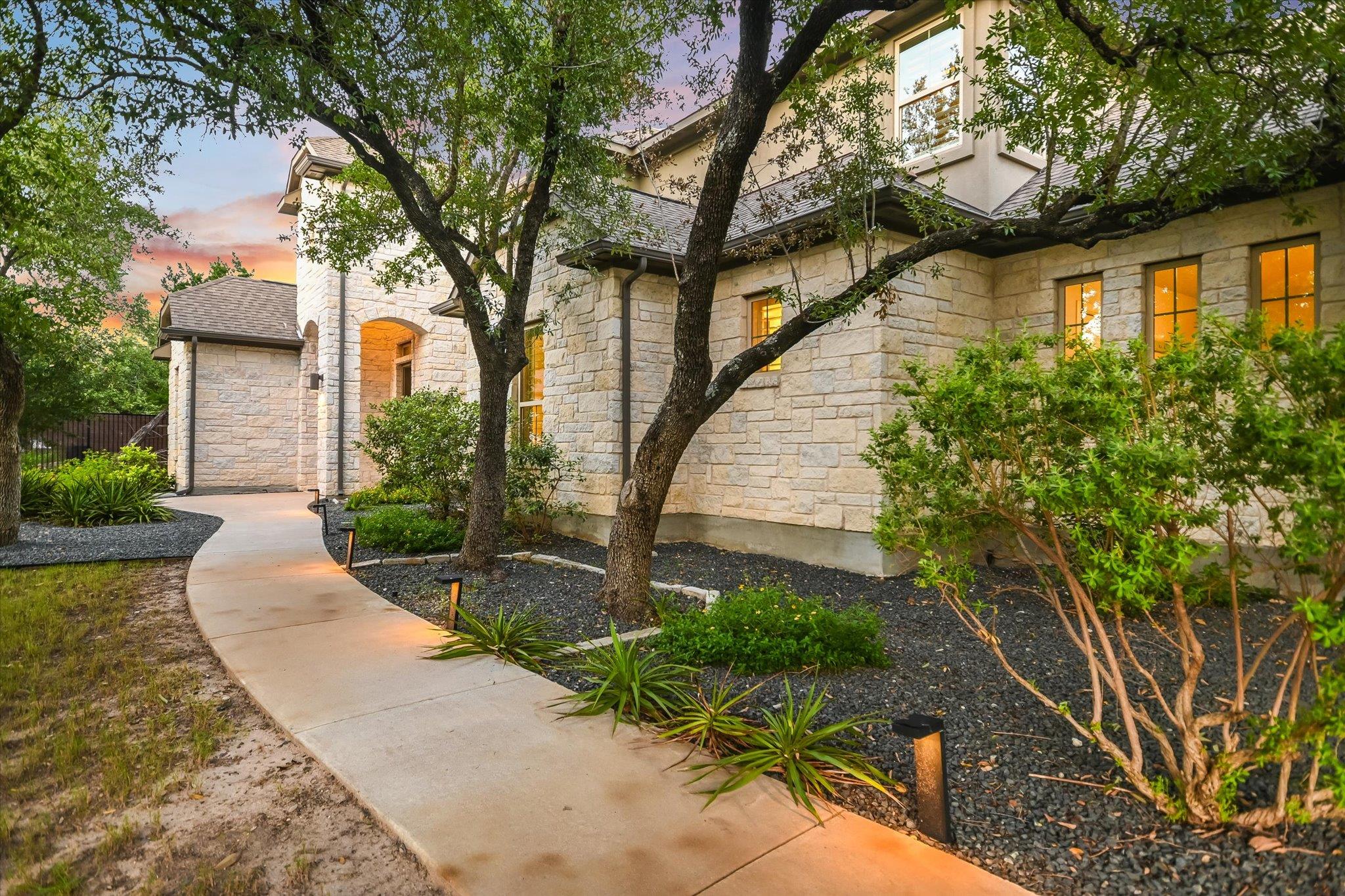 465 Lloyd LN