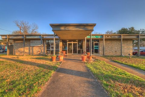 705 W Hopkins ST San Marcos TX 78666