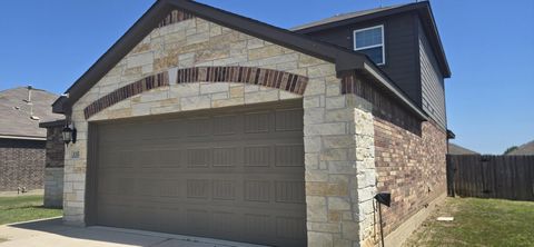 1337 Violet LN Kyle TX 78640