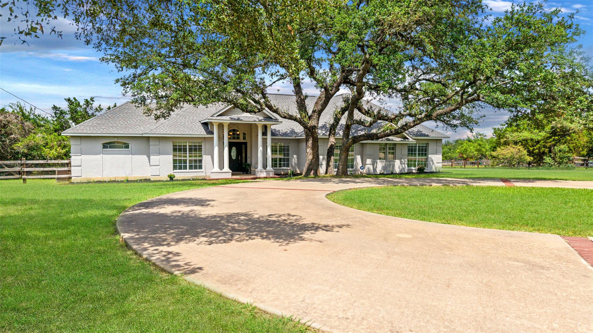208 Saddletree LN