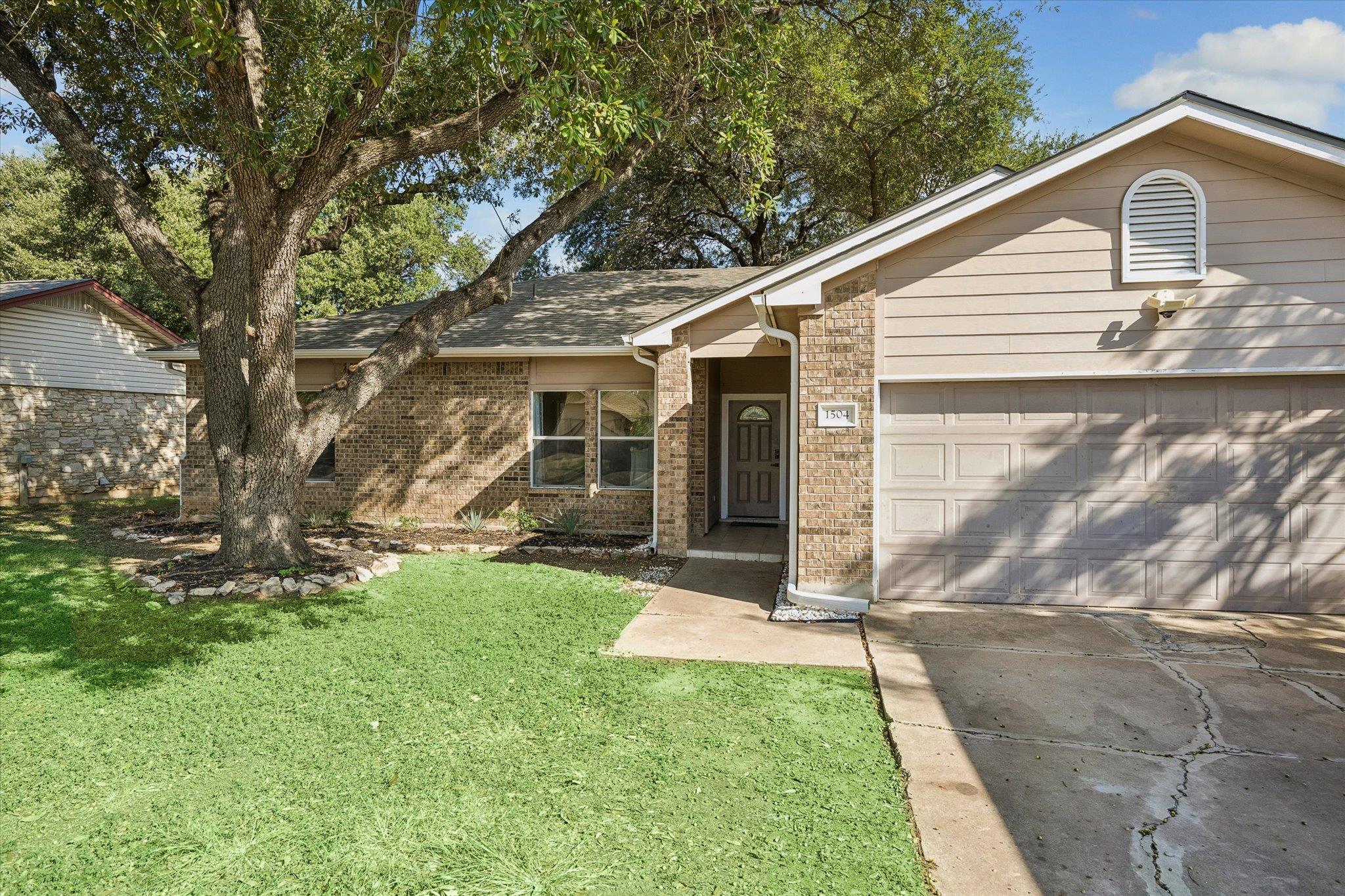 1504 Wroxton WAY