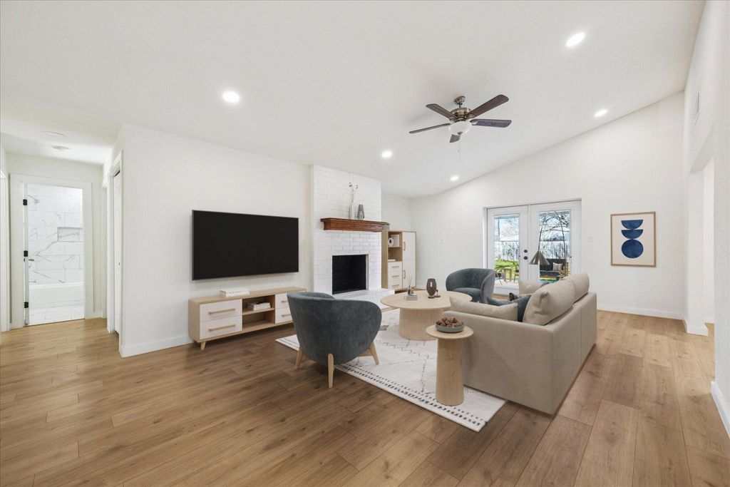 Photo of 1005 Bowie ST, Lockhart, TX 78644 (MLS # 3140732)