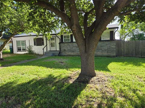 Photo of 906 Debus DR, Taylor, TX 76574 (MLS # 1962827)