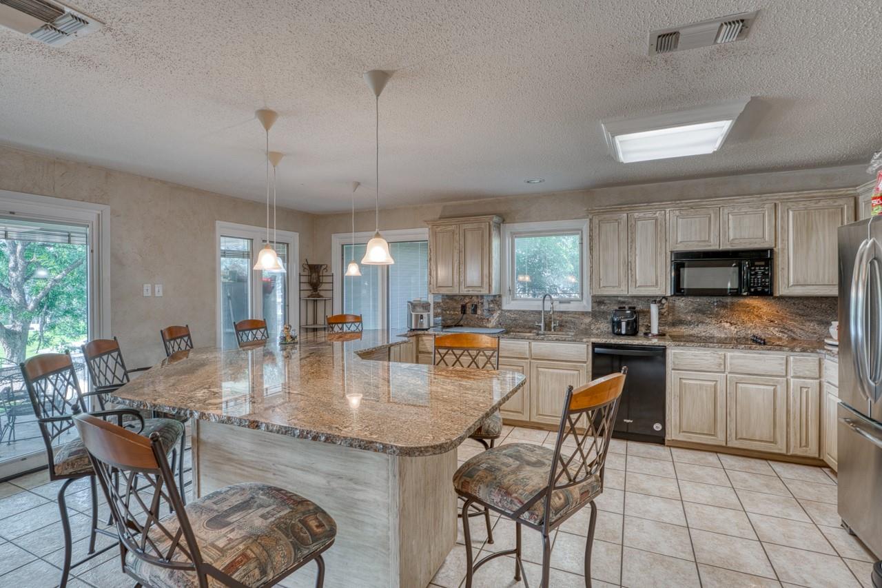 2000 Williams Lakeshore