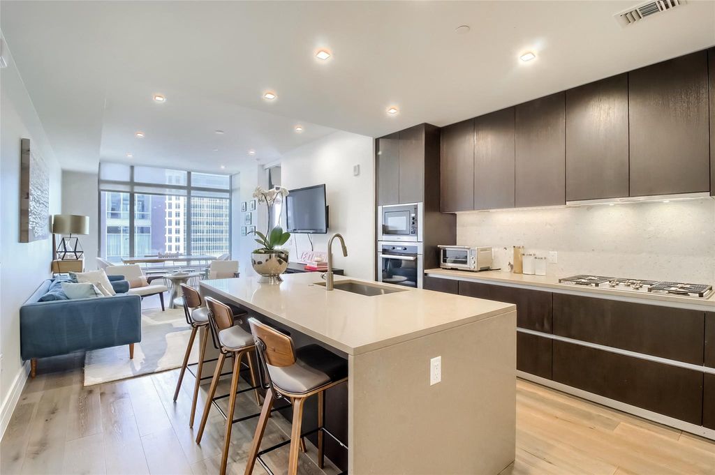 Photo for 501 West Ave #1002, Austin, TX 78701 (MLS # 6858576)