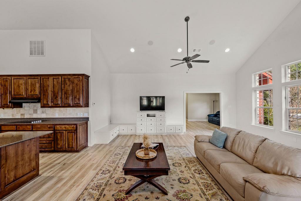 2795 W Highway 290