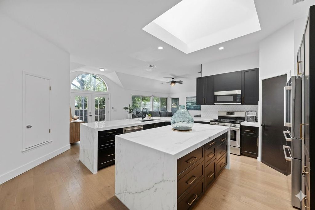 Photo of 6435 Old Harbor LN, Austin, TX 78739 (MLS # 6680157)