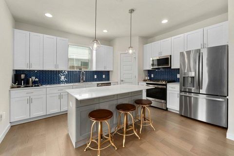 Photo of 913 Valdez ST St #A & B, Austin, TX 78741 (MLS # 3381726)