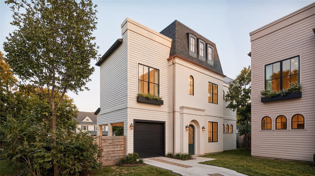 Photo of 1174 Oak Grove Ave #3, Austin, TX 78702 (MLS # 9352865)