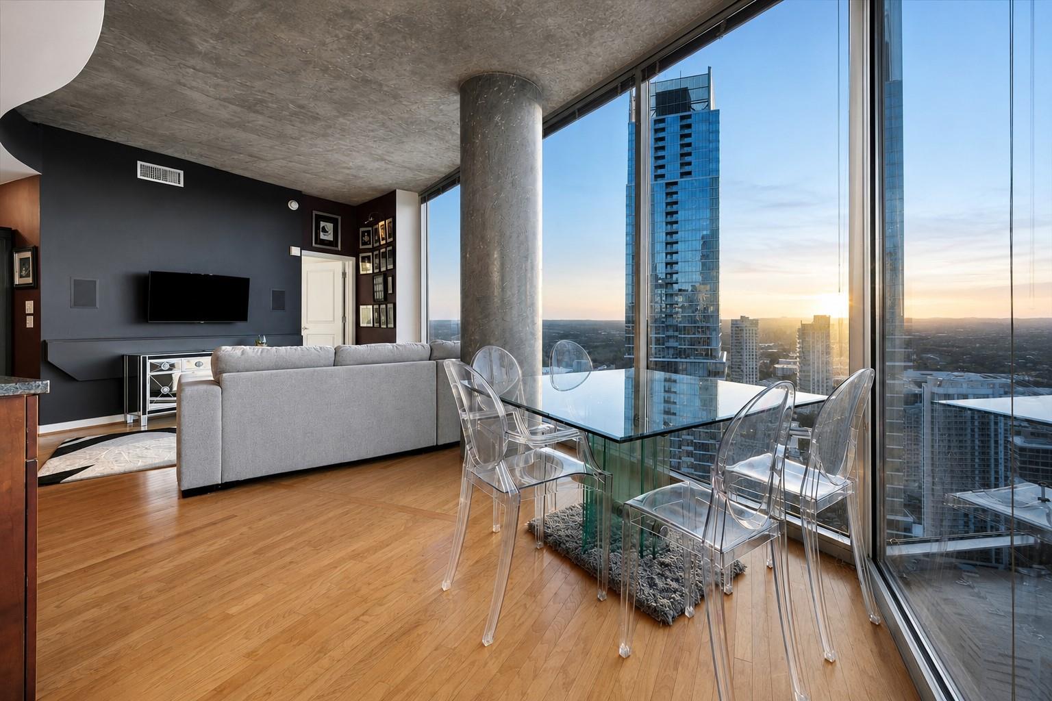 360 Nueces ST 3910