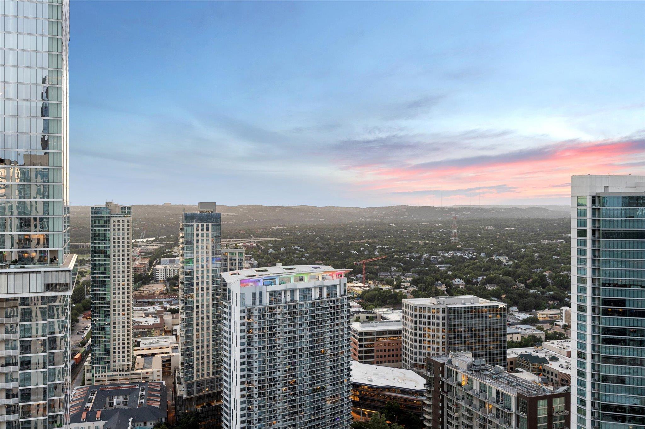360 Nueces ST 3910
