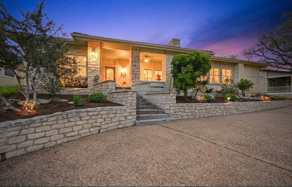 Photo of 308 Nautilus Ave, Lakeway, TX 78738 (MLS # 1033796)