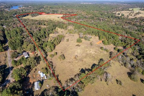 Photo of 380 An County Road 370, Palestine, TX 75801 (MLS # 8353289)