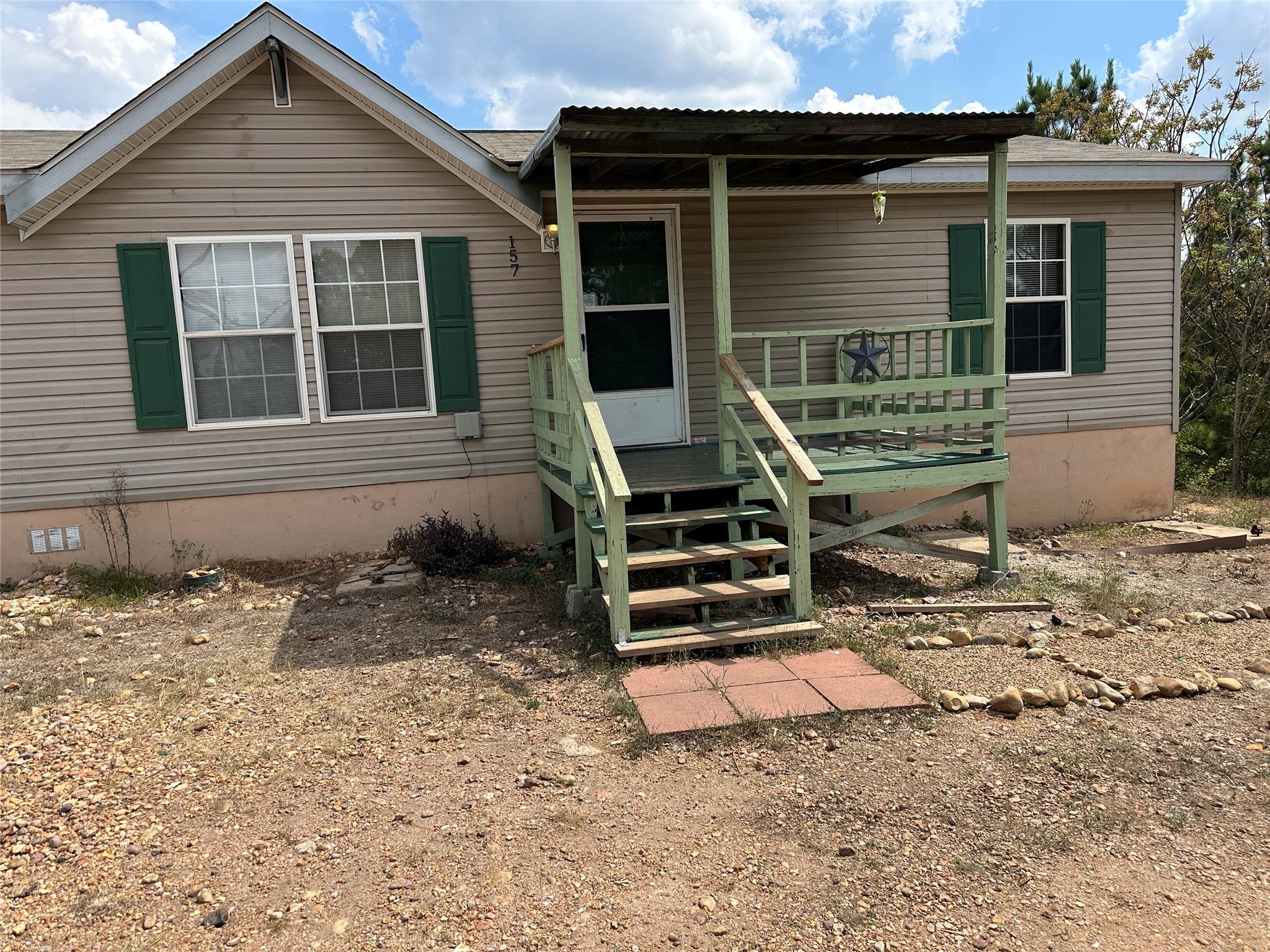 157 Lakeside DR