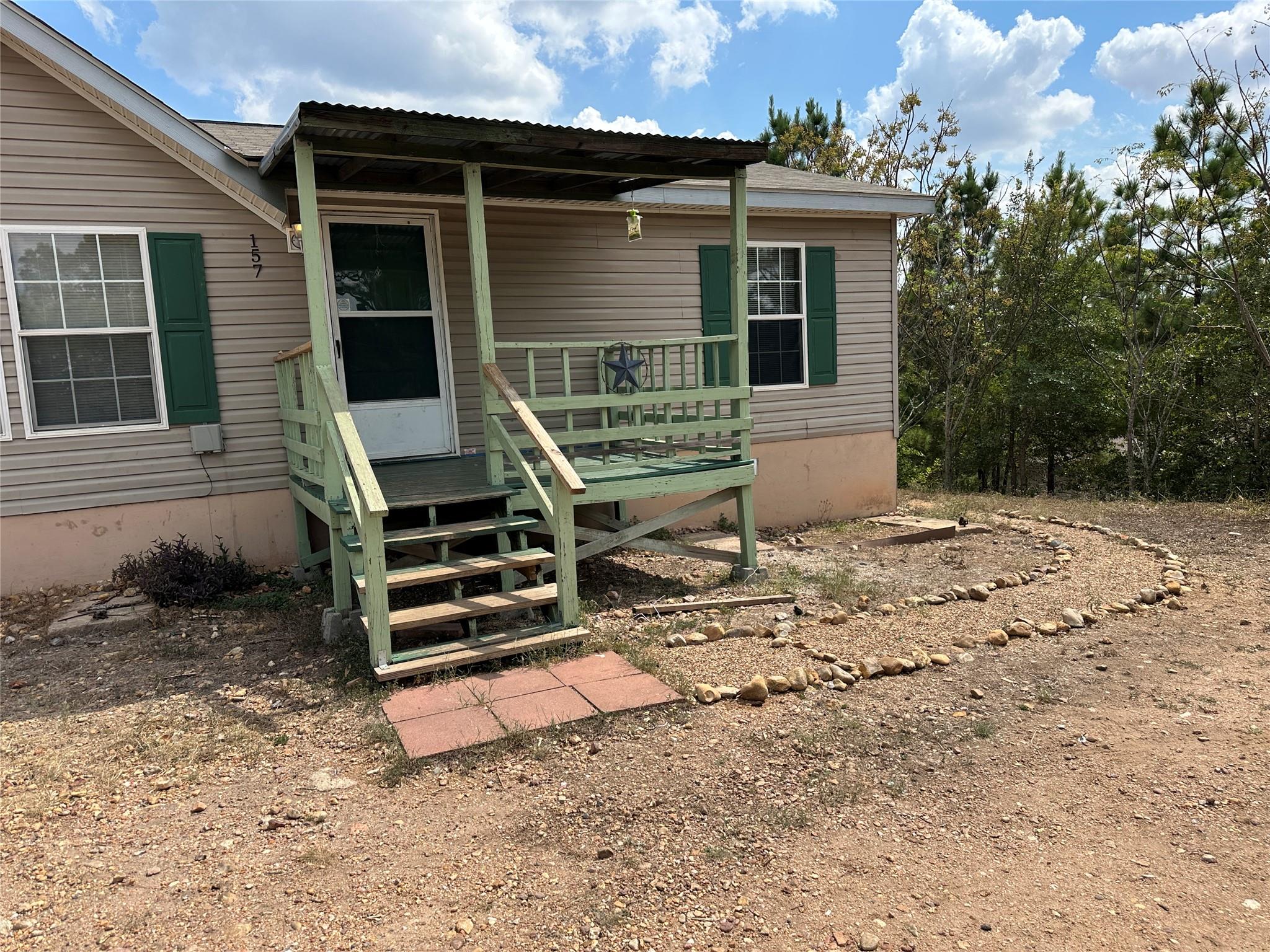 157 Lakeside DR