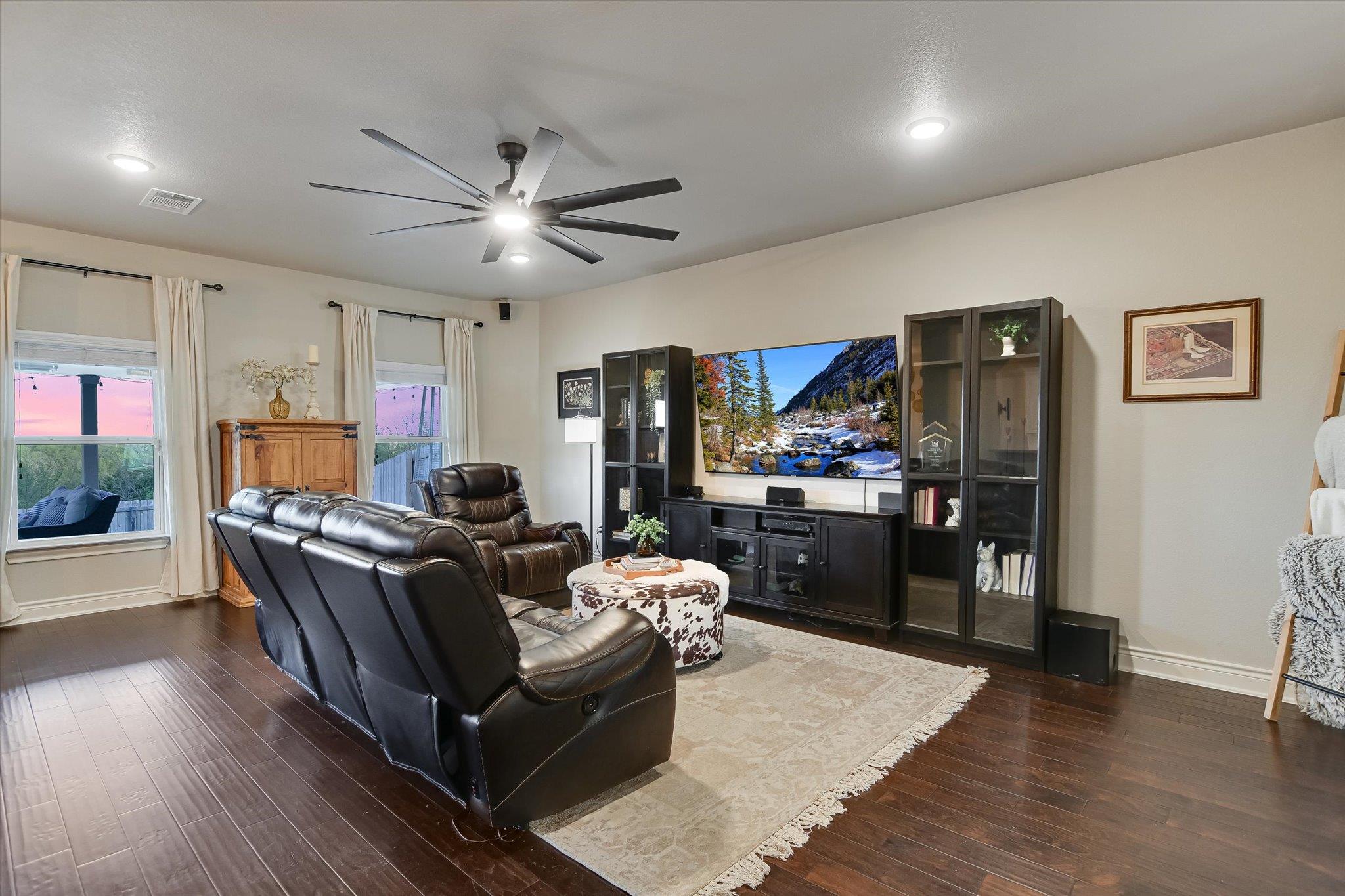 Manor, Texas 78653, United States, 4 Bedrooms Bedrooms, ,3 BathroomsBathrooms,Residential,Active,93241