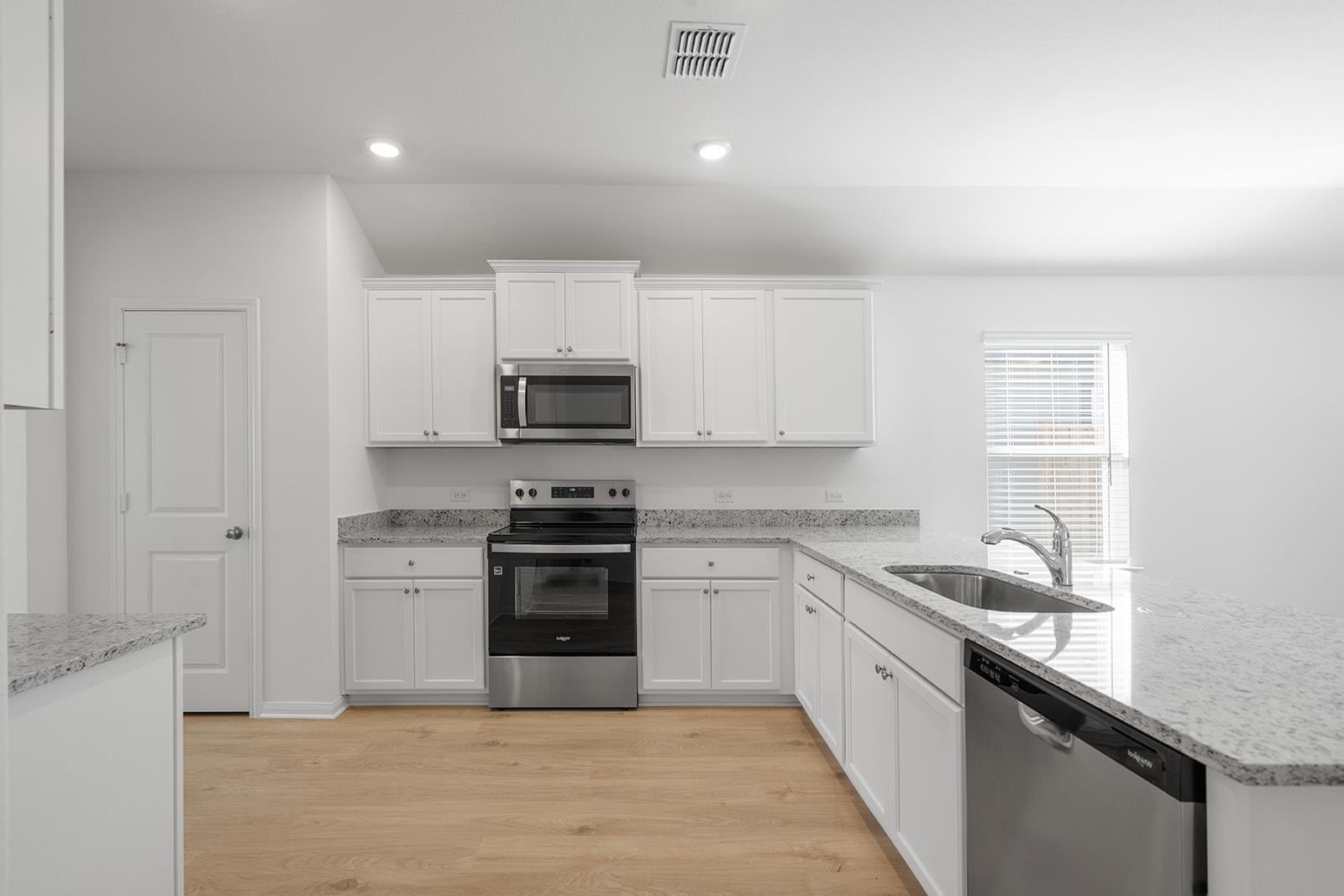 257 W Luna Blue LN