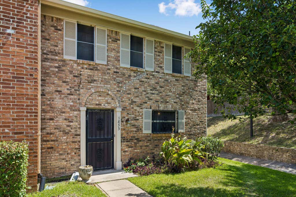 Photo of 1853 Coronado Hills DR, Austin, TX 78752 (MLS # 1151003)