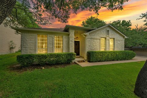 Photo of 208 Sailors RUN, Lakeway, TX 78734 (MLS # 1850469)
