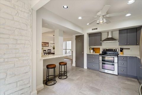 Tiny photo for 186 World of Tennis Sq SQ #186, Lakeway, TX 78738 (MLS # 9701034)