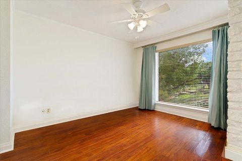 Tiny photo for 186 World of Tennis Sq SQ #186, Lakeway, TX 78738 (MLS # 9701034)
