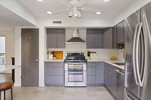 Tiny photo for 186 World of Tennis Sq SQ #186, Lakeway, TX 78738 (MLS # 9701034)