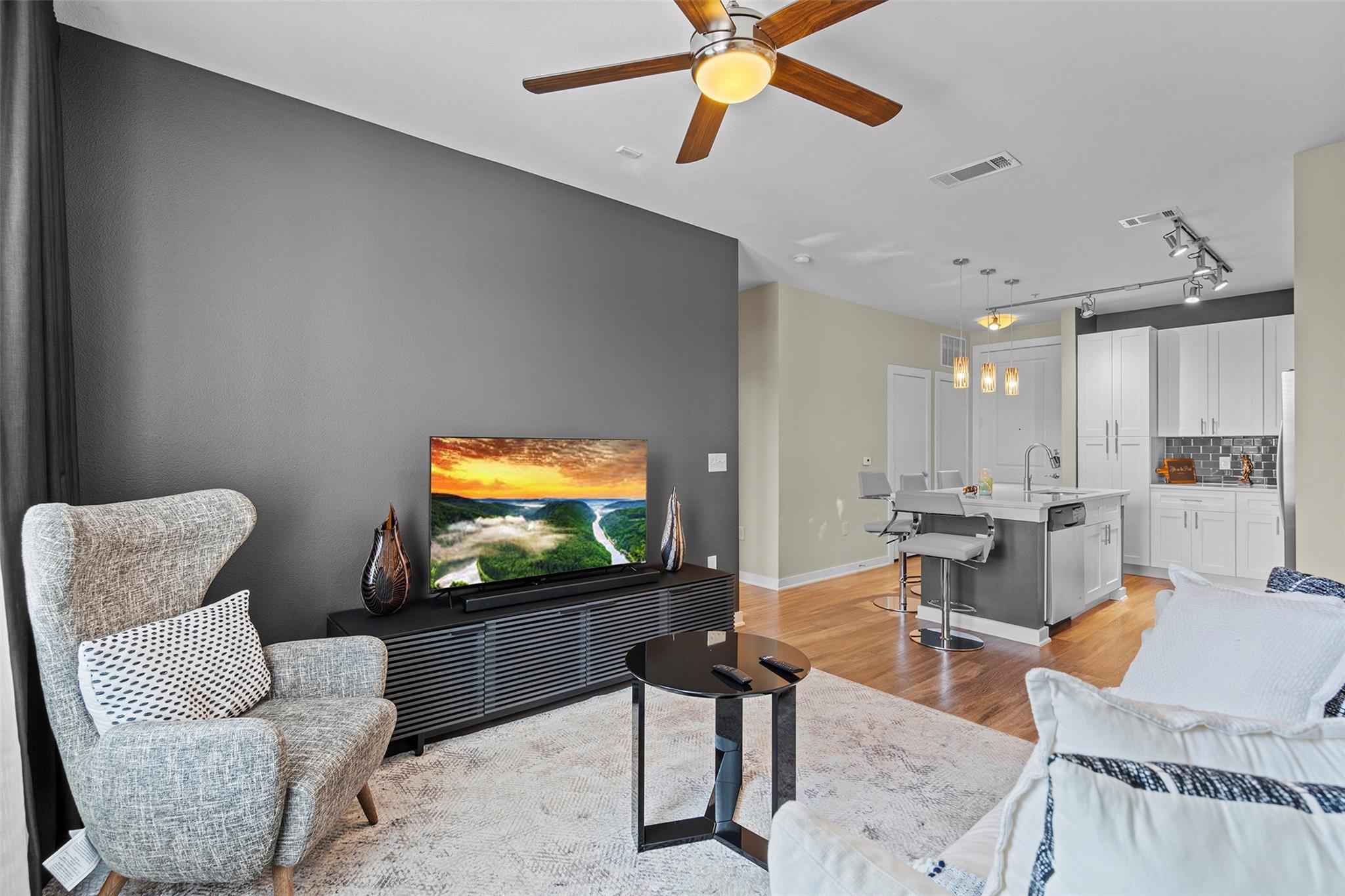 1900 Barton Springs RD 5027