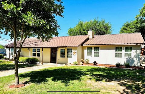 101 Byrne ST Smithville TX 78957