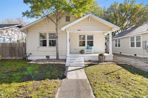 1223, 1223 1/2 & 1225 S Austin Ave S Georgetown TX 78626