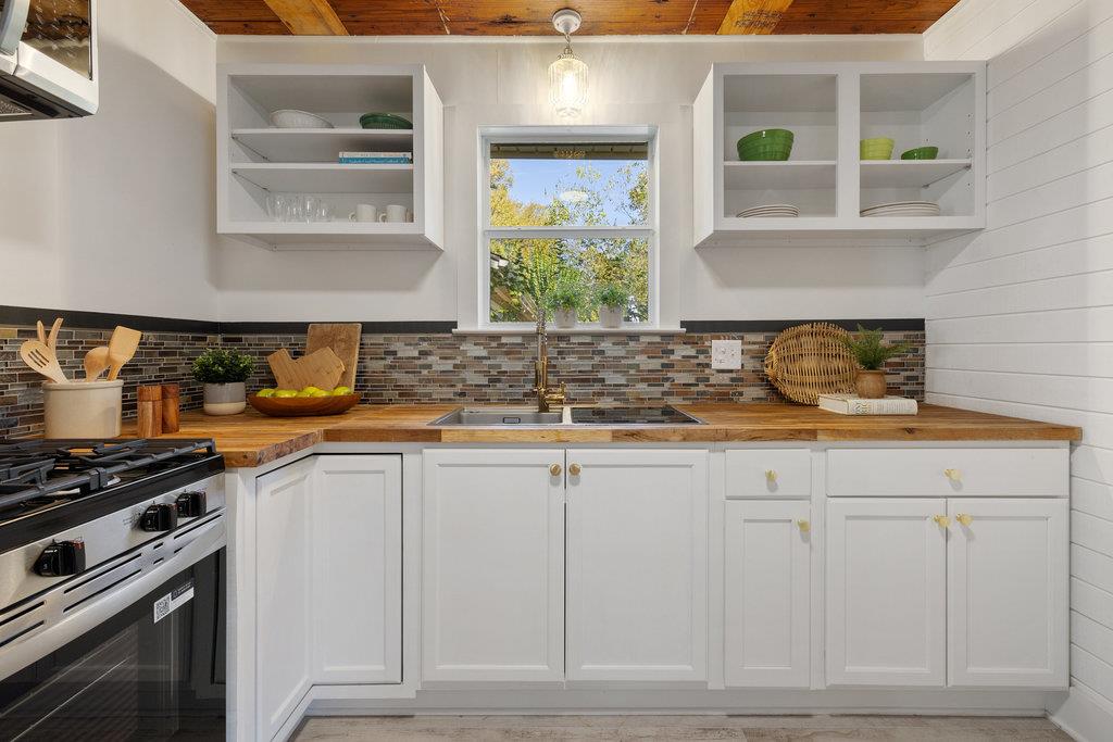 1223, 1223 1/2 & 1225 S Austin Ave S