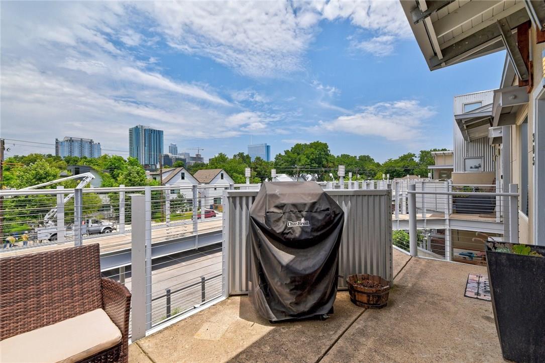 41 Waller ST 305