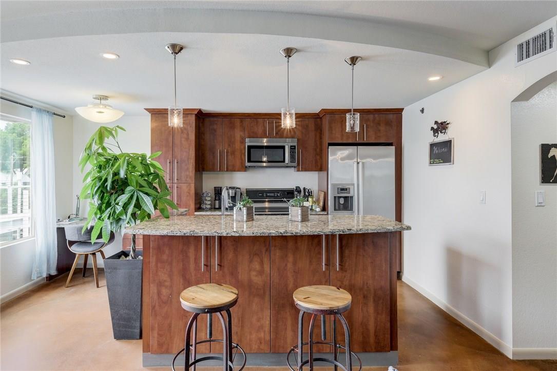41 Waller ST 305