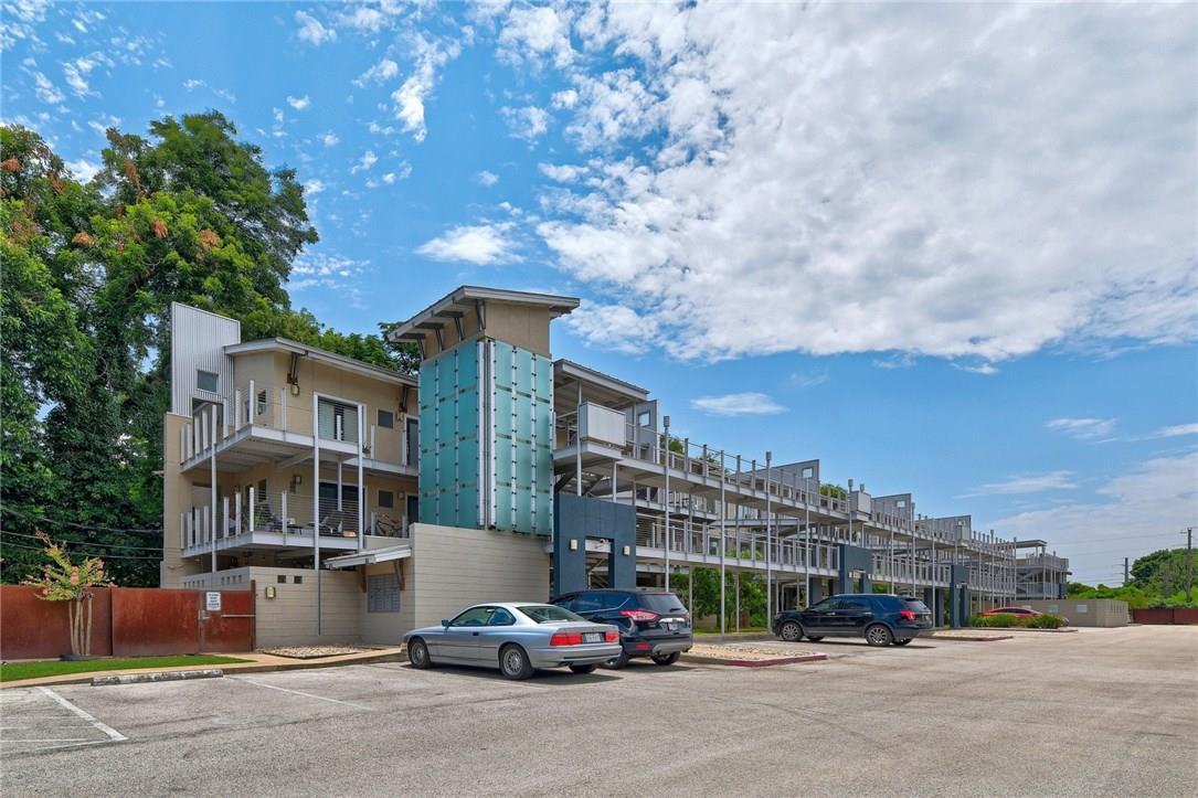 41 Waller ST 305