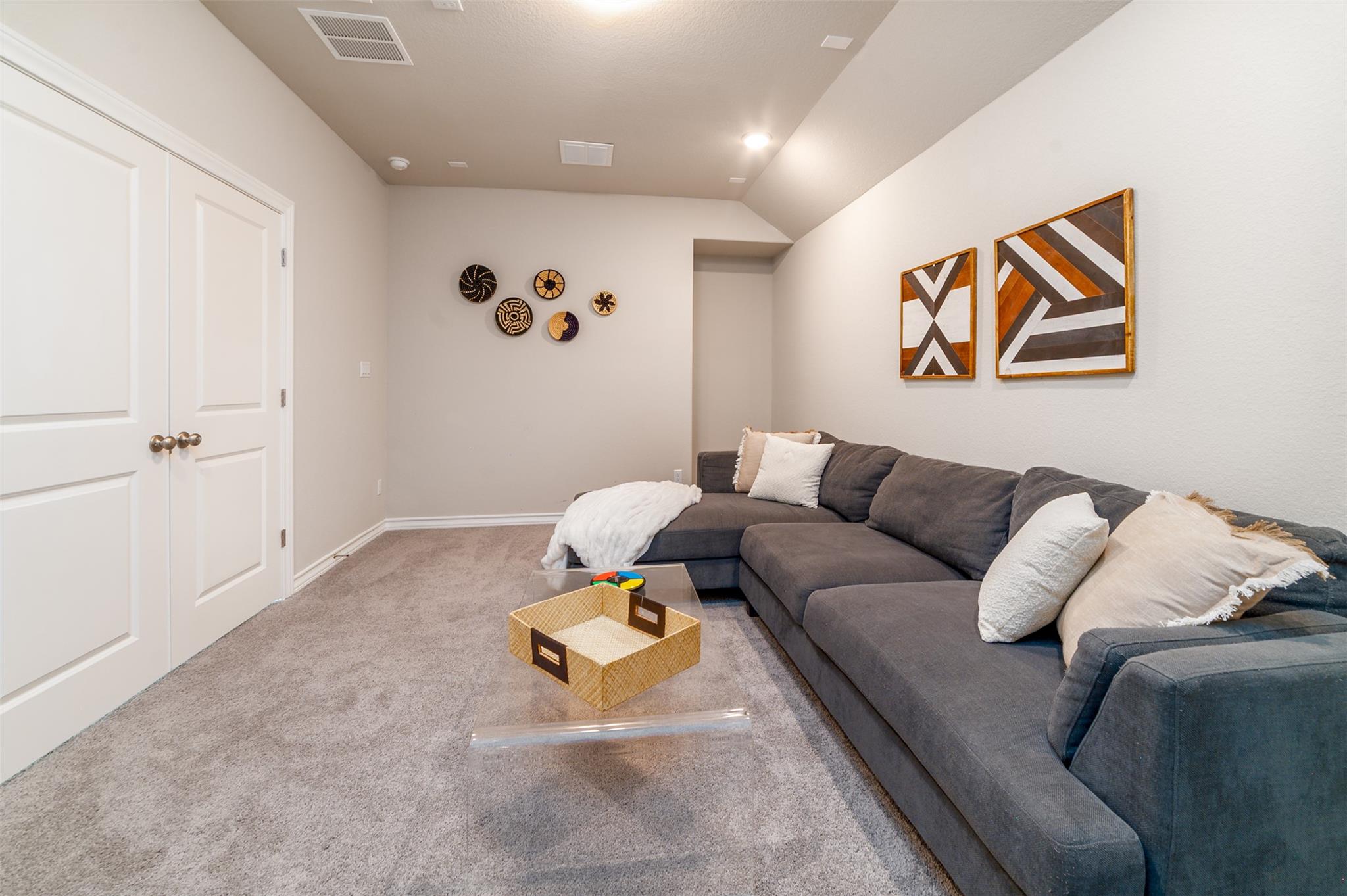 1533 Jay Wolf DR