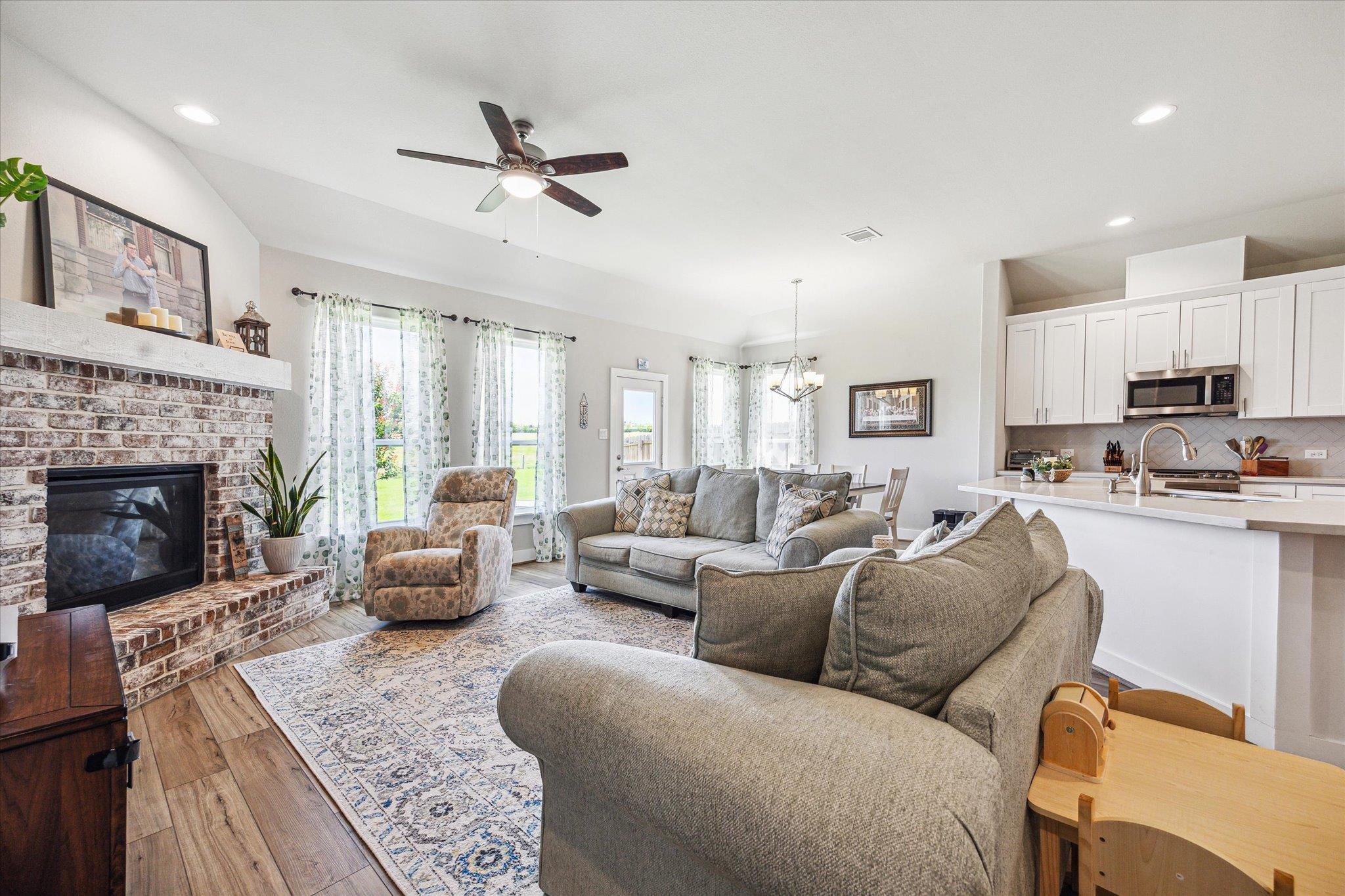 1401 Timber Oaks DR