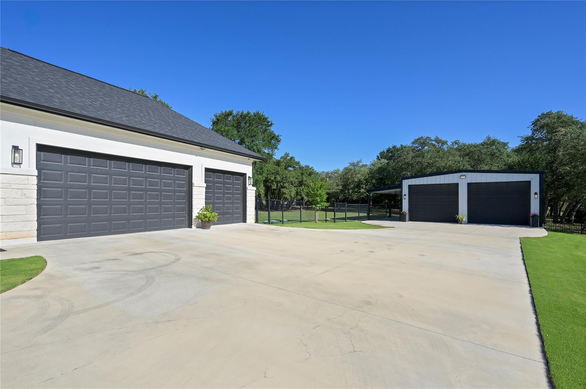 513 Somerset Woods CT