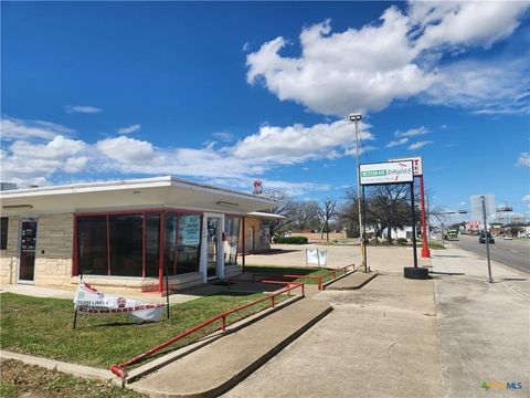Photo of 1004 S Key Ave, Lampasas, TX 76550 (MLS # 8316289)