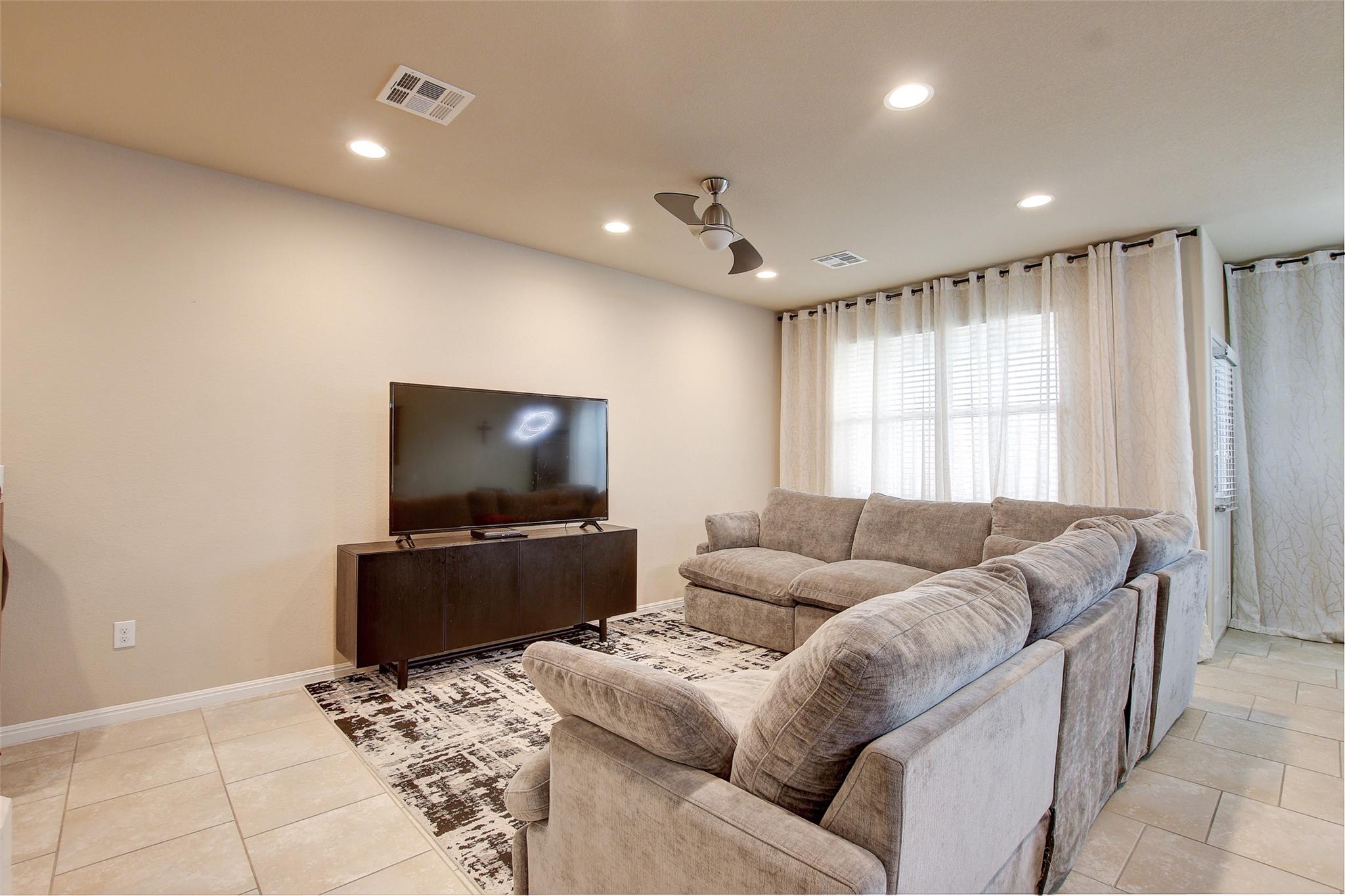 417 Epiphany LN