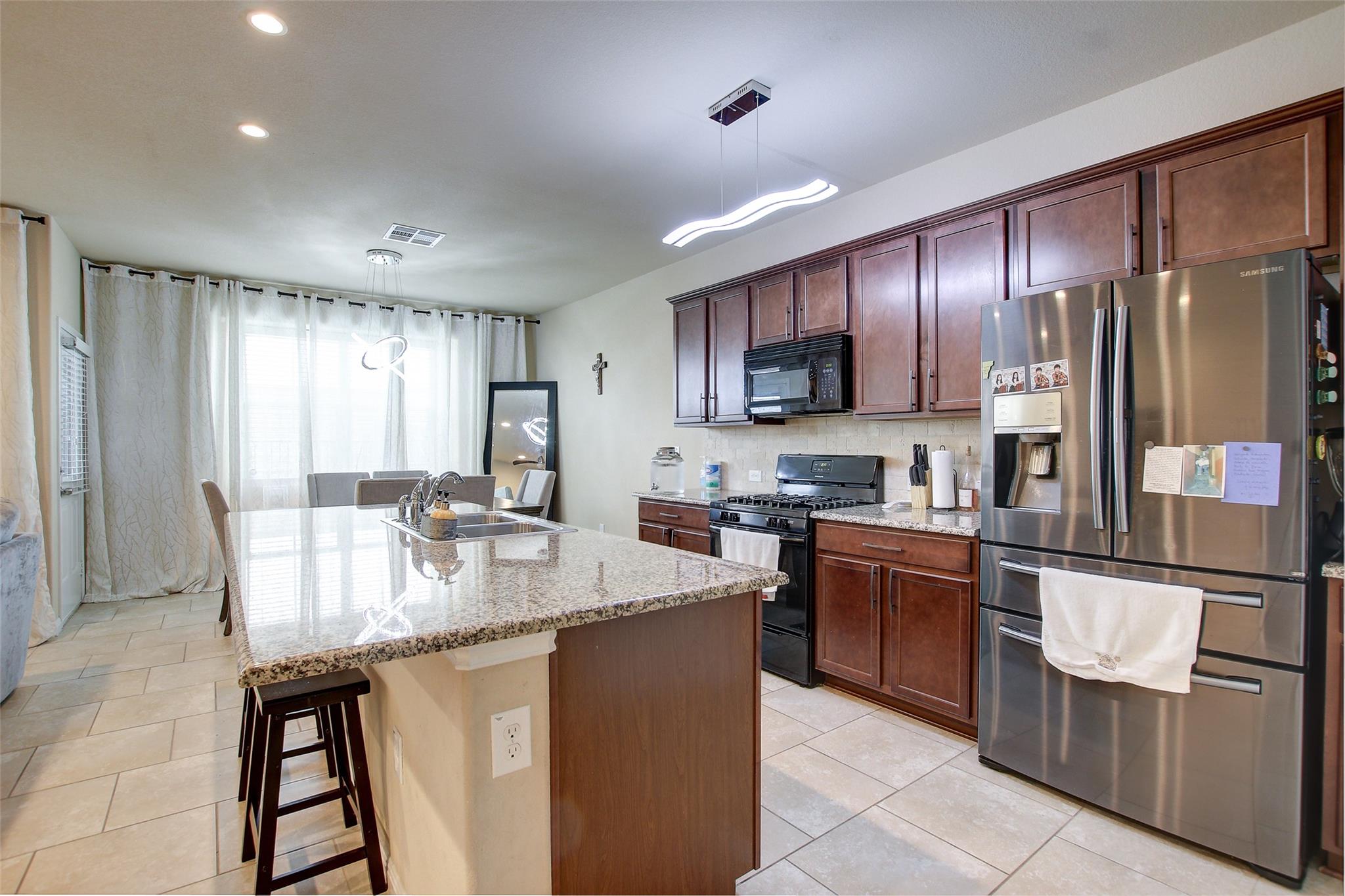 417 Epiphany LN