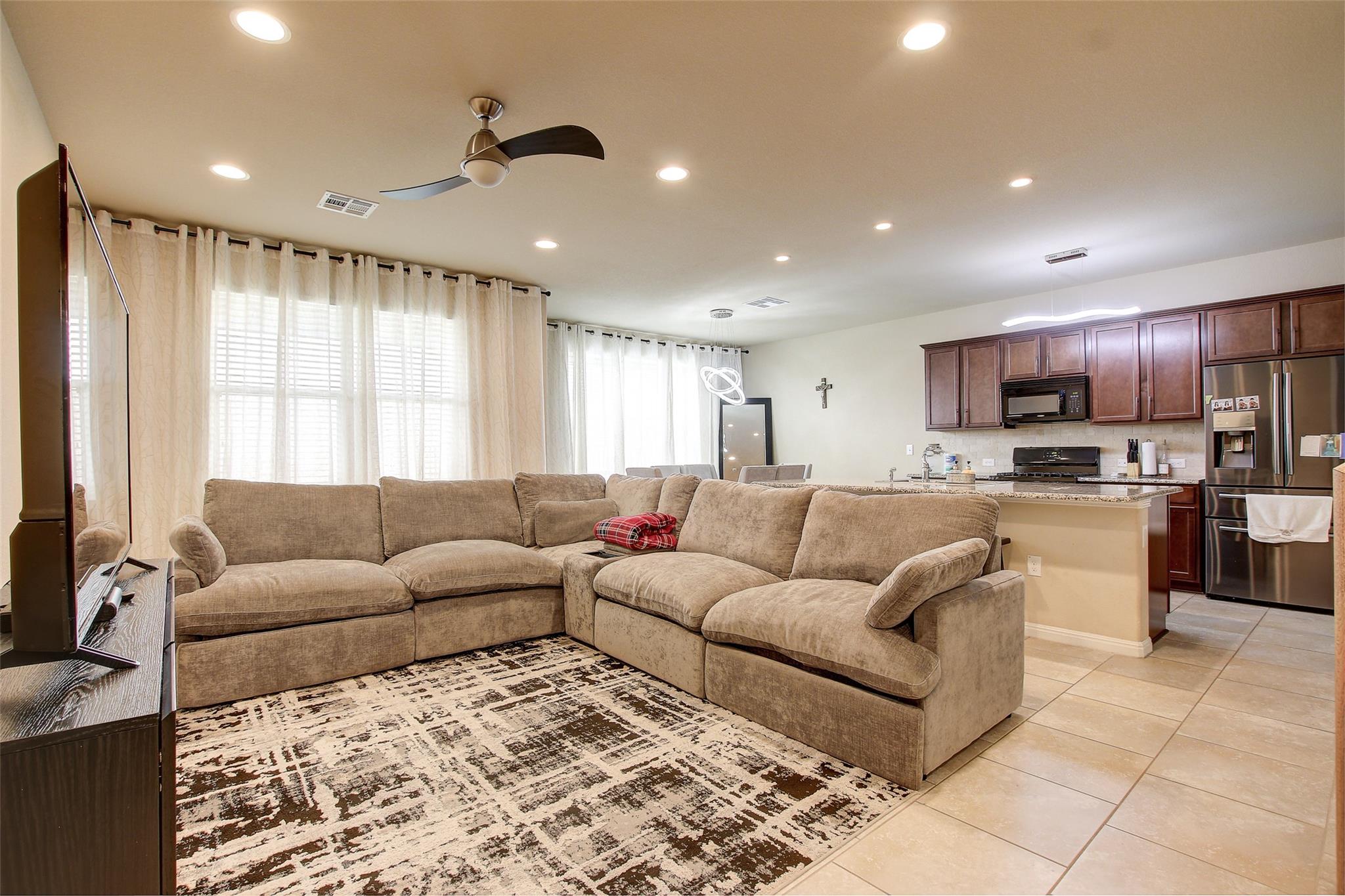 417 Epiphany LN