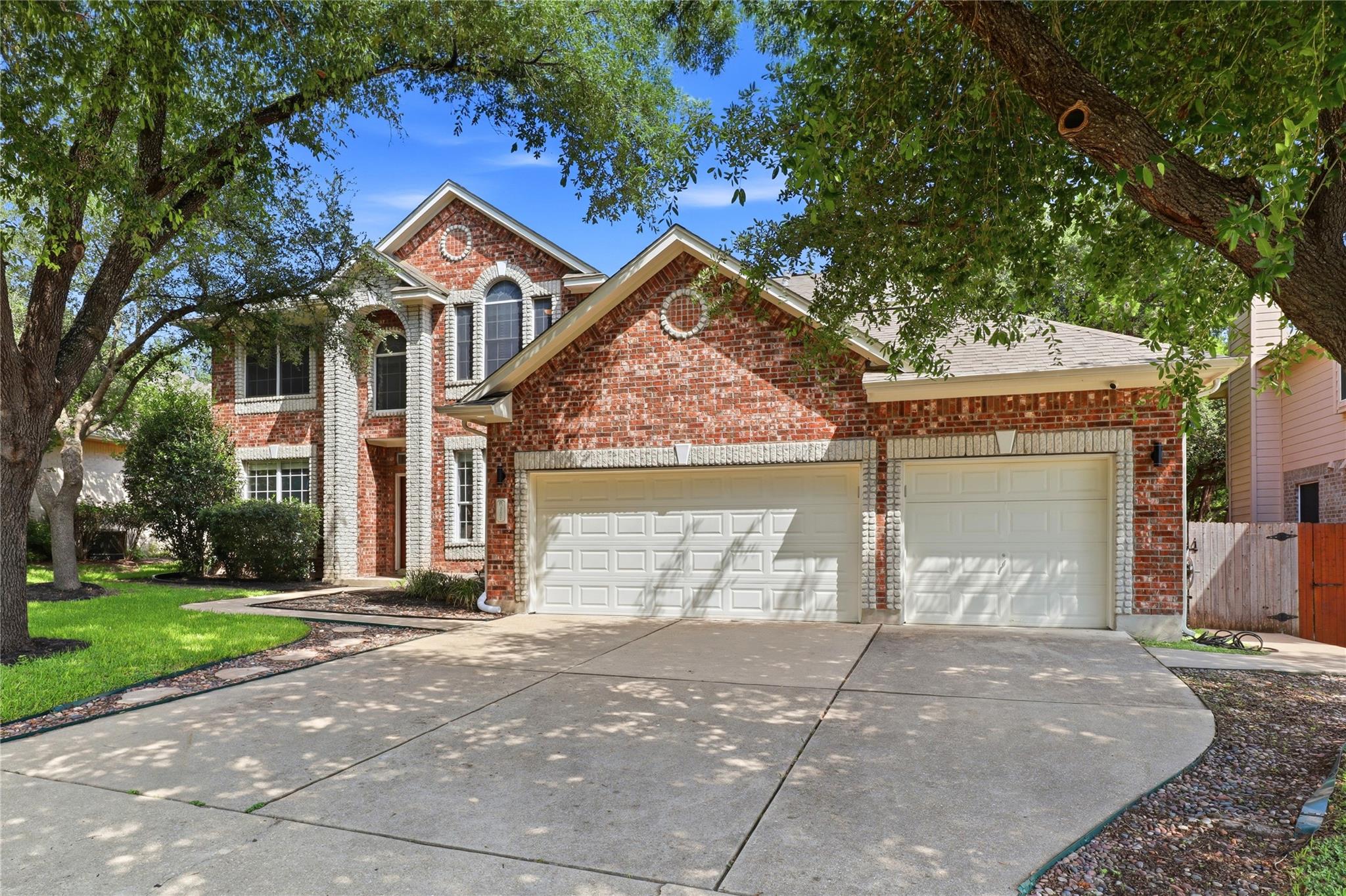 3207 Misty Oaks WAY