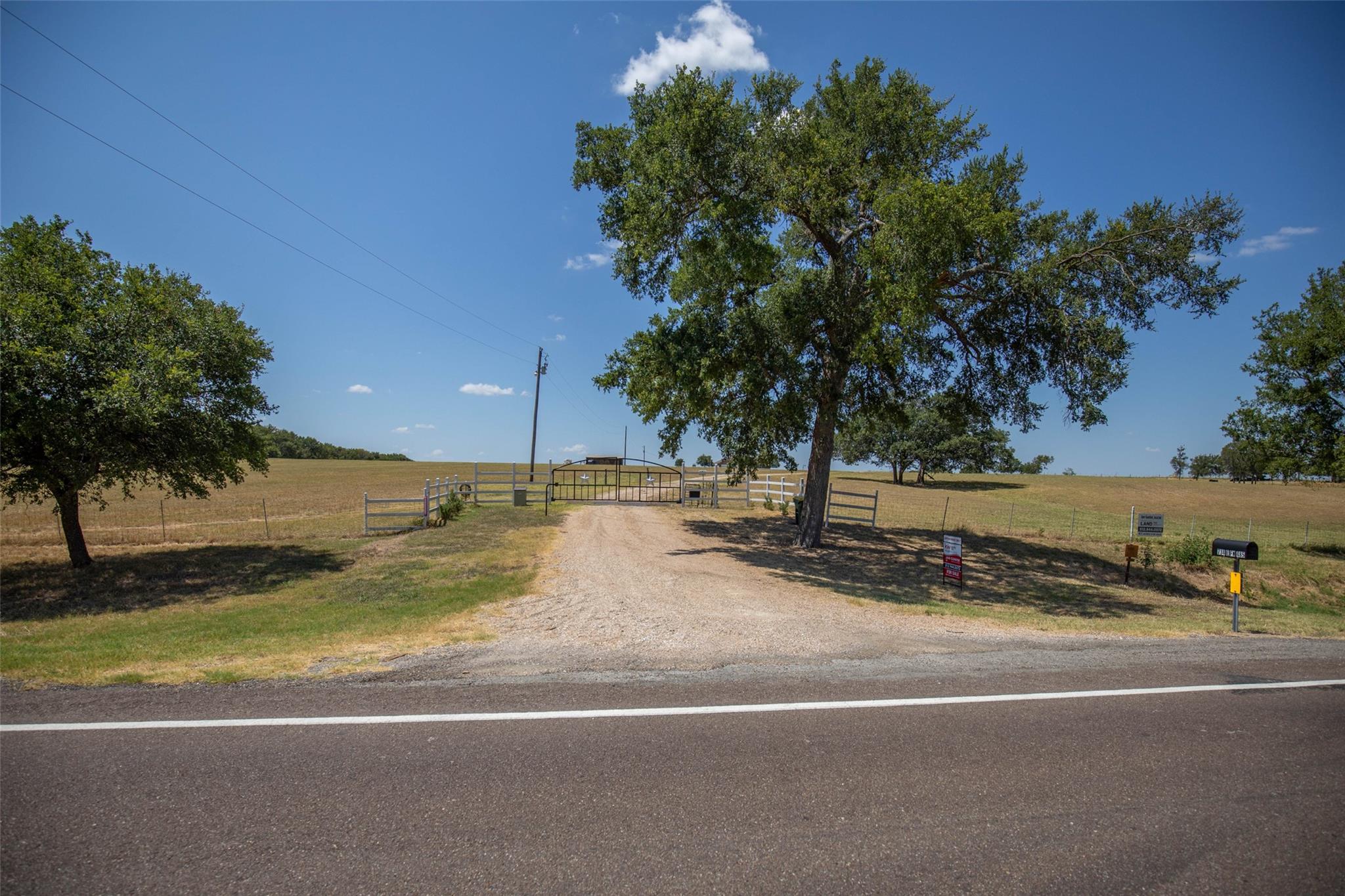 734 E FM 485