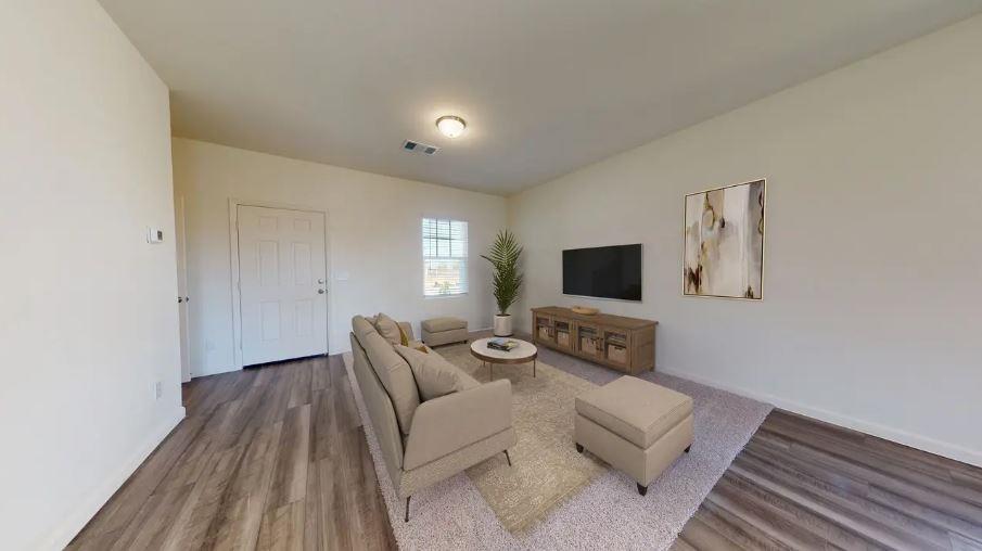 112 Eleanor LN