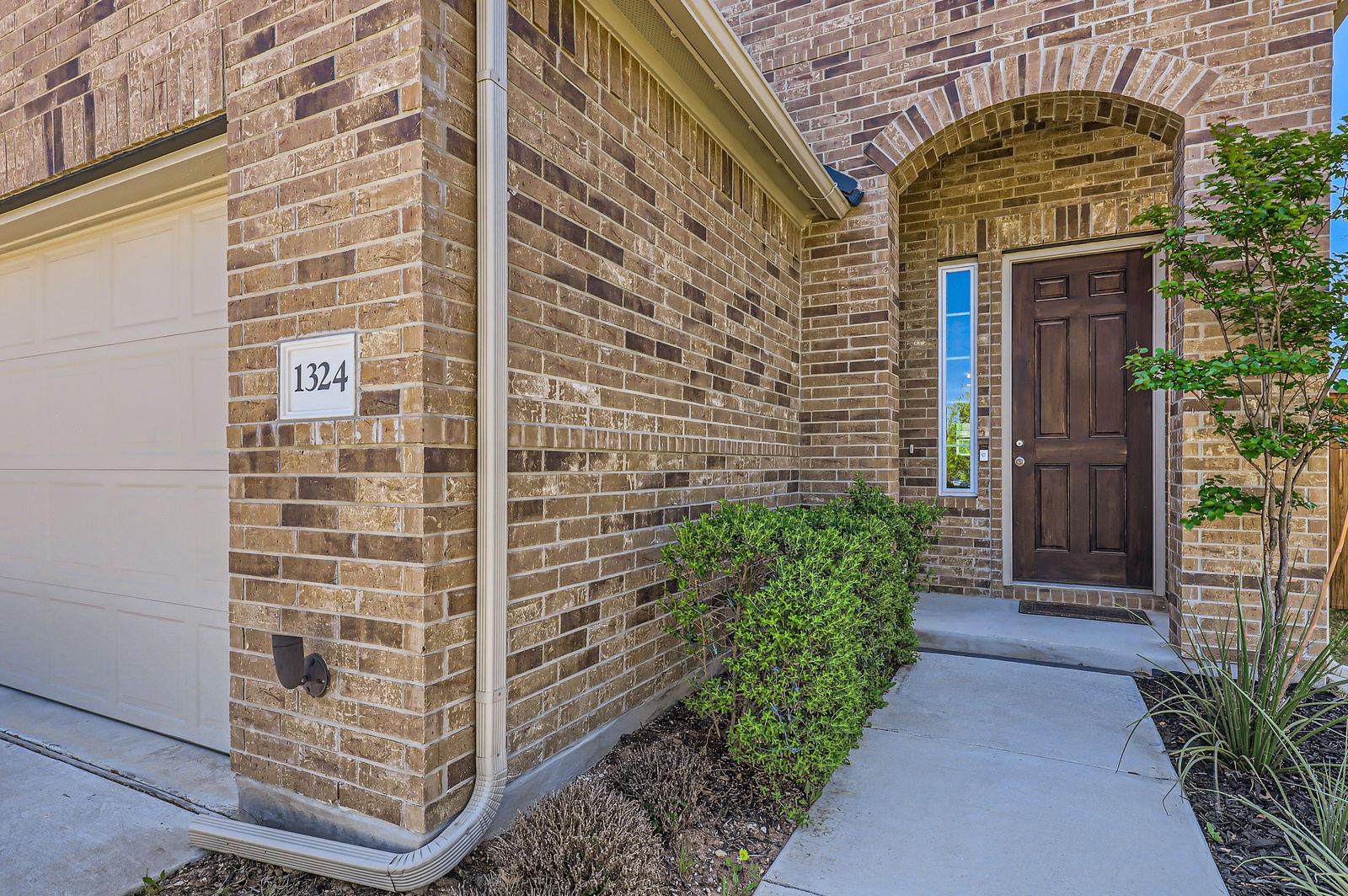 1324 NW Salt Lick DR