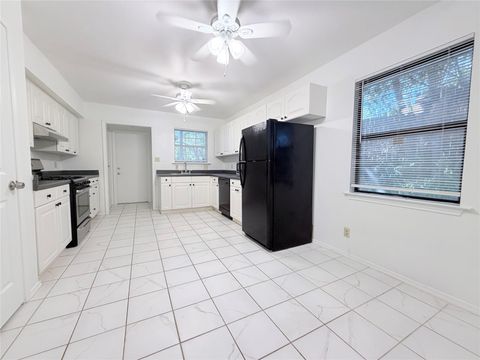 Photo of 2003 E 12th ST, Austin, TX 78702 (MLS # 2320053)