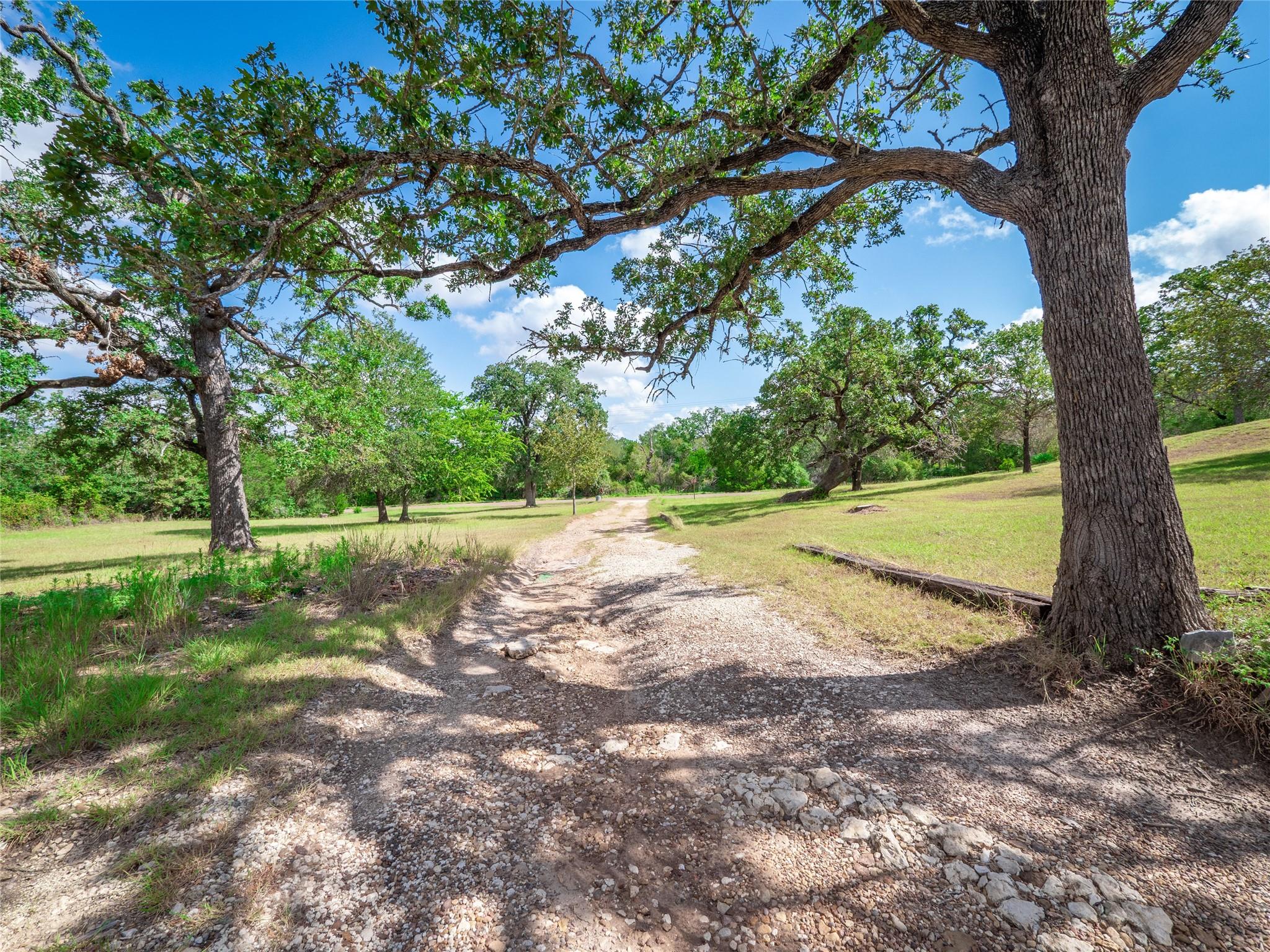 499 Hidden Oaks DR