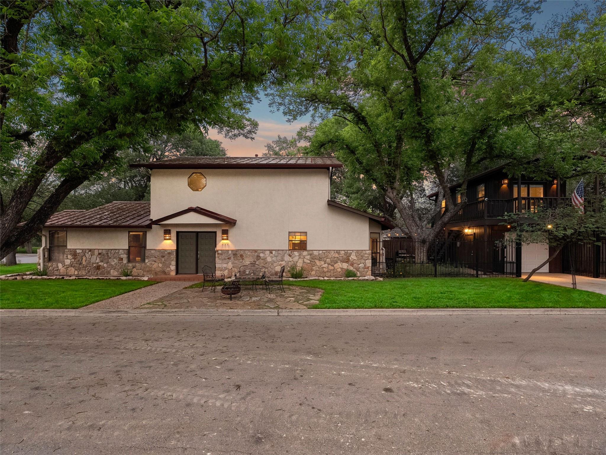 299 W Edgewater TER