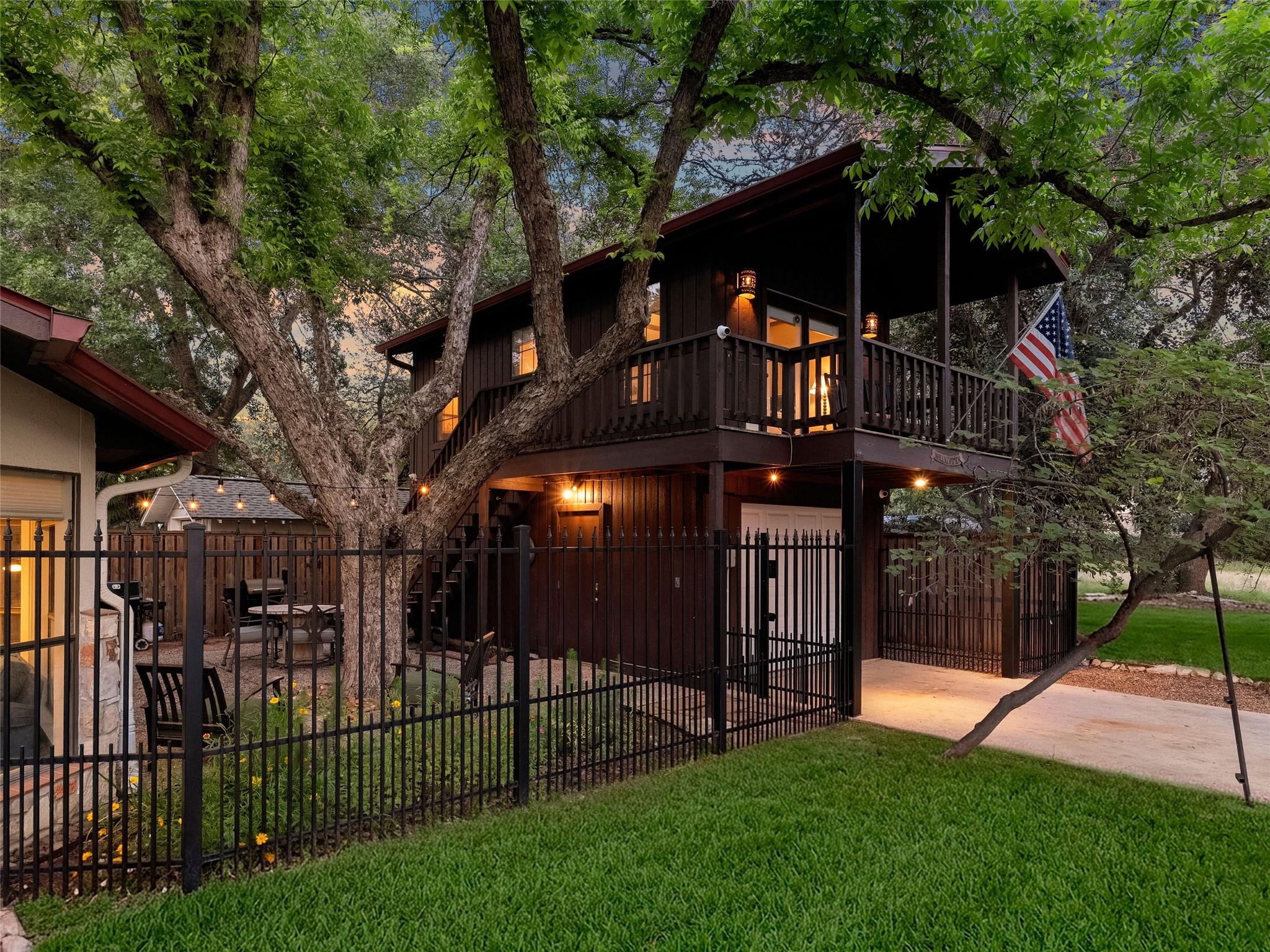 299 W Edgewater TER